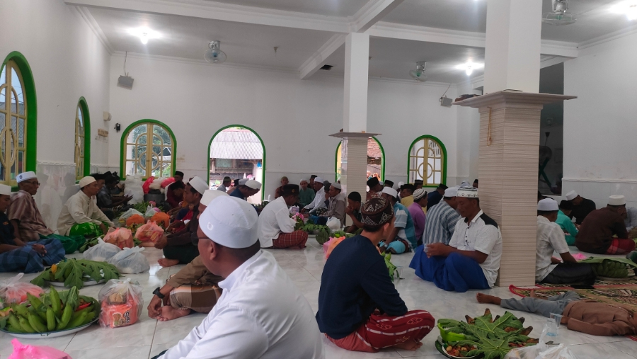 Penutupan Bulan Ramadhan, Warga Bawean Gelar Tradisi Kereman