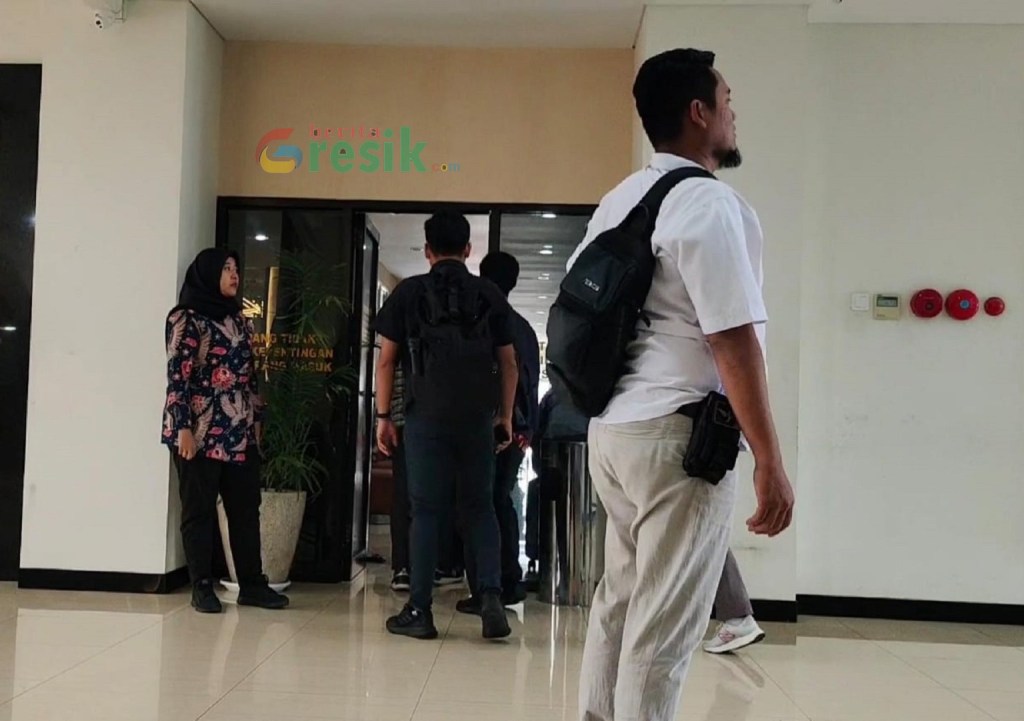 Dalami Kasus Korupsi Dana Hibah Pemprove Jatim, Rombongan Tim Penyidik KPK Tiba di Mapolres&nbsp;Gresik