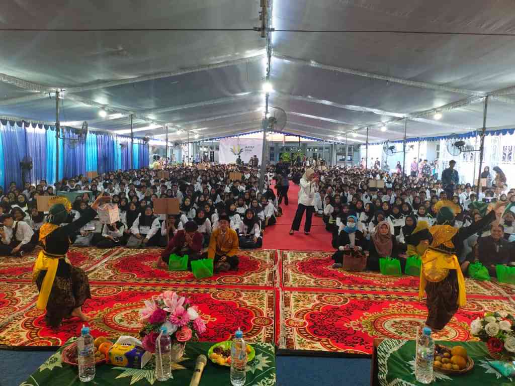 Tari Damar Kurung Sambut Kegiatan Mataf Mahasiswa Baru UMG