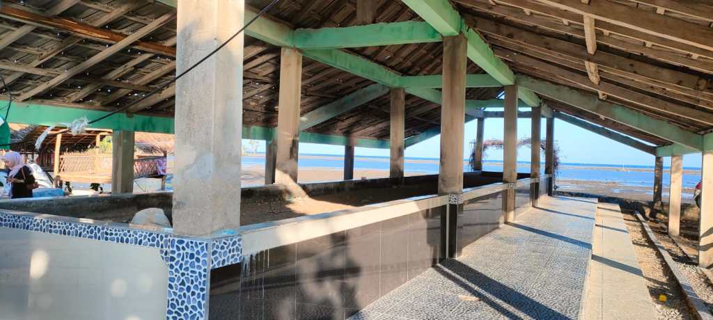 Wisata Pantai Jherat Lanjheng di Bawean dan Legenda Aji Saka Perumus Aksara&nbsp;Honocoroko